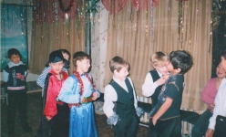 Здравствуй, Новый 2008 год! Играют мальчики!